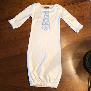 🌟3 for $10🌟Mudpie Boys Tie Gown - 0-3M